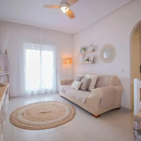 Apartamento En Torrevieja Con Piscina Y A 100 Metros De La Playa Exterior photo