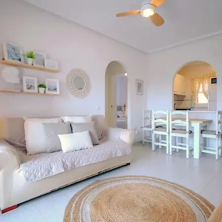 Apartamento En Torrevieja Con Piscina Y A 100 Metros De La Playa Exterior photo
