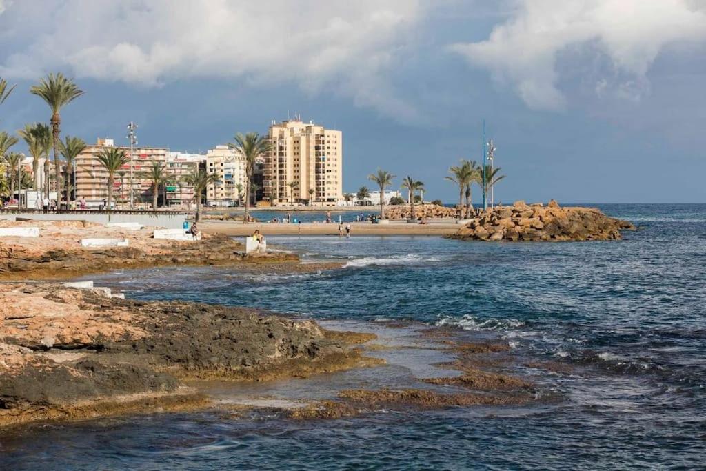 En Con Piscina Y A 100 Metros De La Playa Apartment *