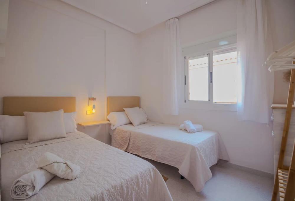 Apartment En Con Piscina Y A 100 Metros De La Playa