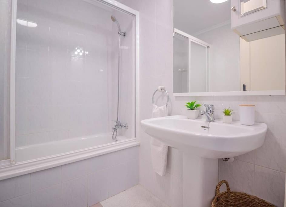 Apartment En Con Piscina Y A 100 Metros De La Playa *