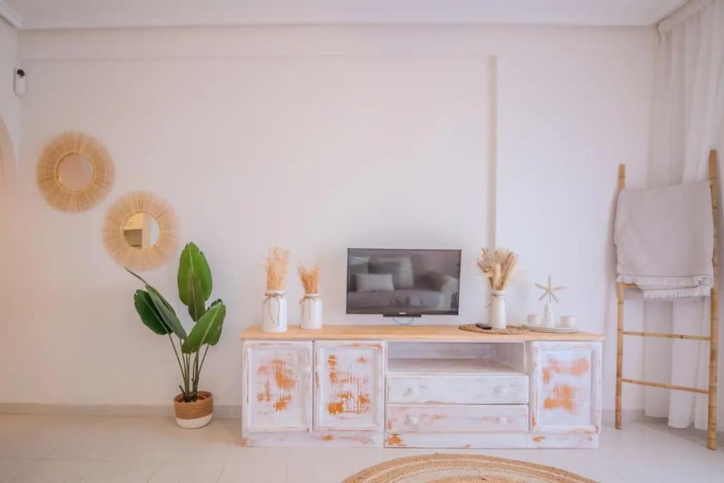 Apartment En Con Piscina Y A 100 Metros De La Playa Torrevieja