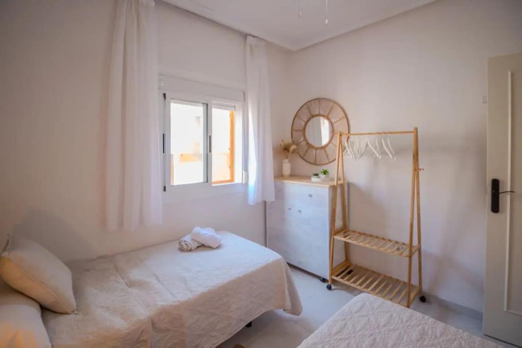 En Con Piscina Y A 100 Metros De La Playa Apartment