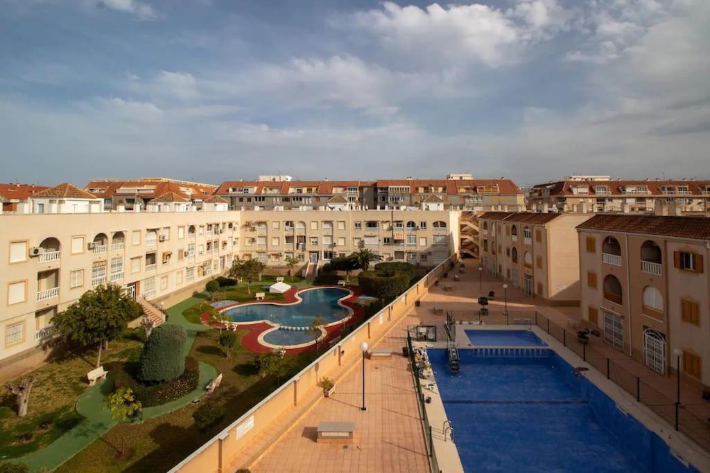 Apartment En Con Piscina Y A 100 Metros De La Playa Torrevieja