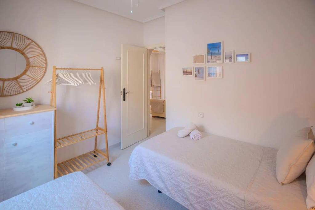 Apartment En Con Piscina Y A 100 Metros De La Playa Torrevieja