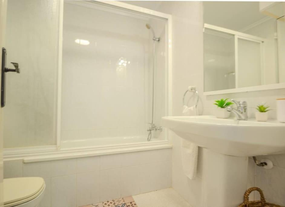 Apartment En Con Piscina Y A 100 Metros De La Playa Torrevieja