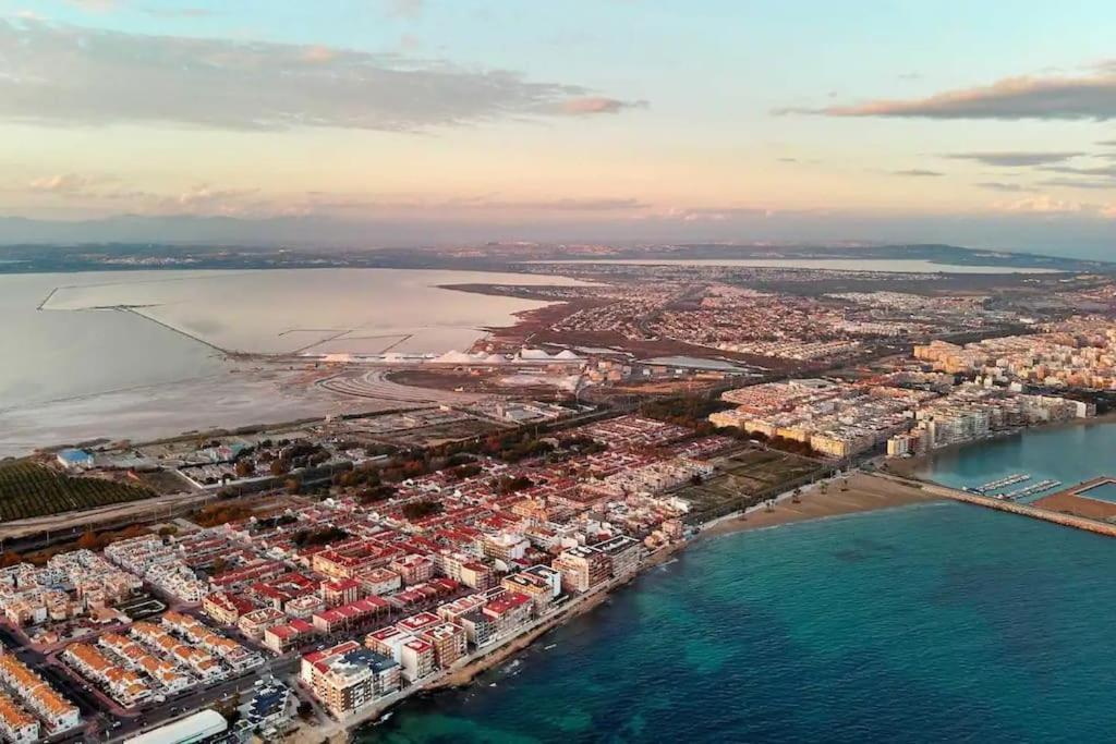 En Con Piscina Y A 100 Metros De La Playa Apartment