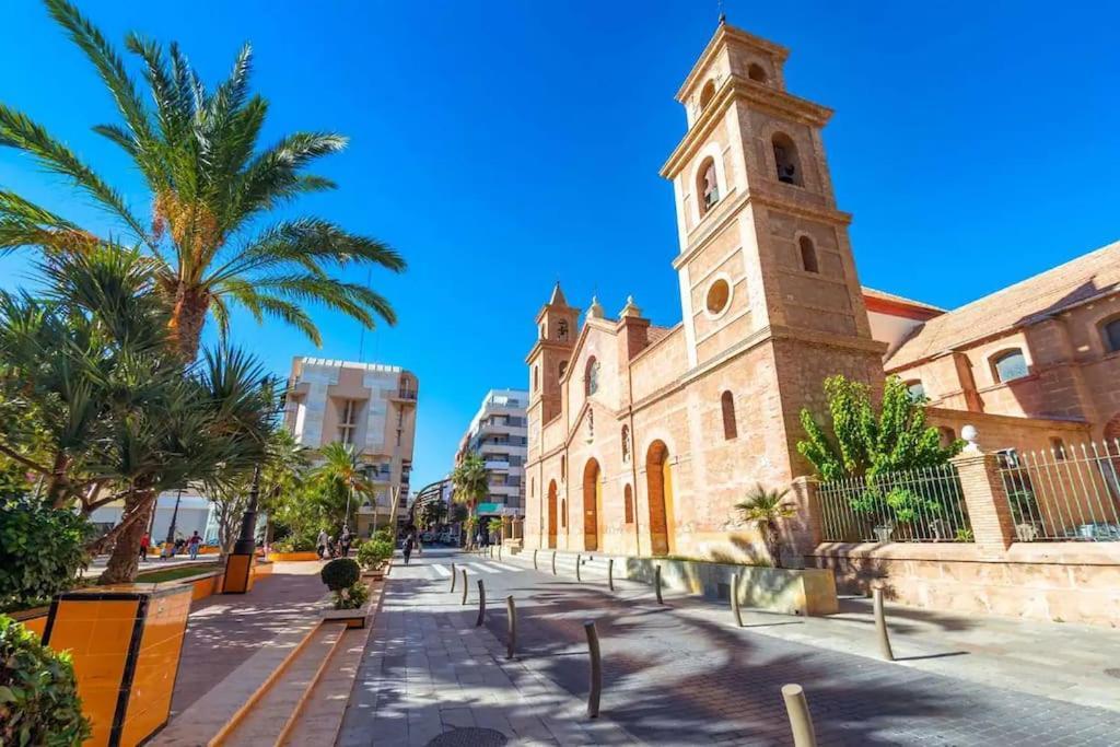 En Con Piscina Y A 100 Metros De La Playa * Torrevieja